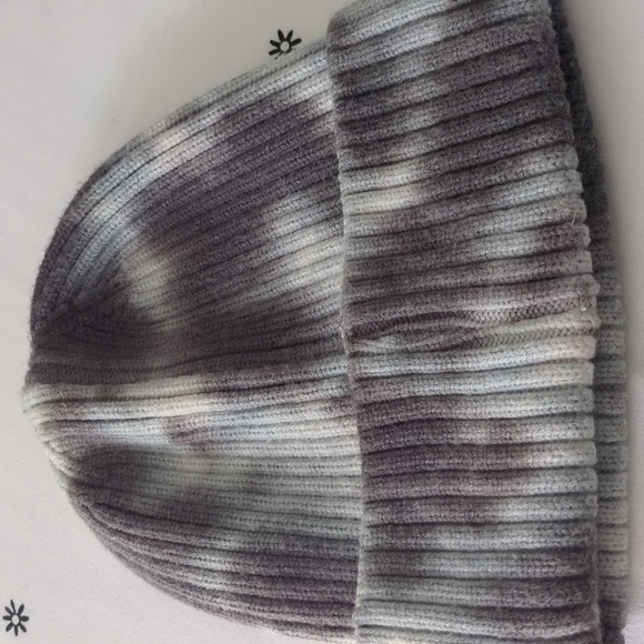 Free People Partly Cloudy Beanie Gray Tie Dye White - Picture 2 of 4